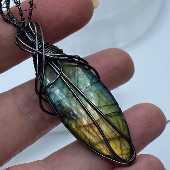 Copper Wired Labradorite Pendant - Picture 6 of 7
